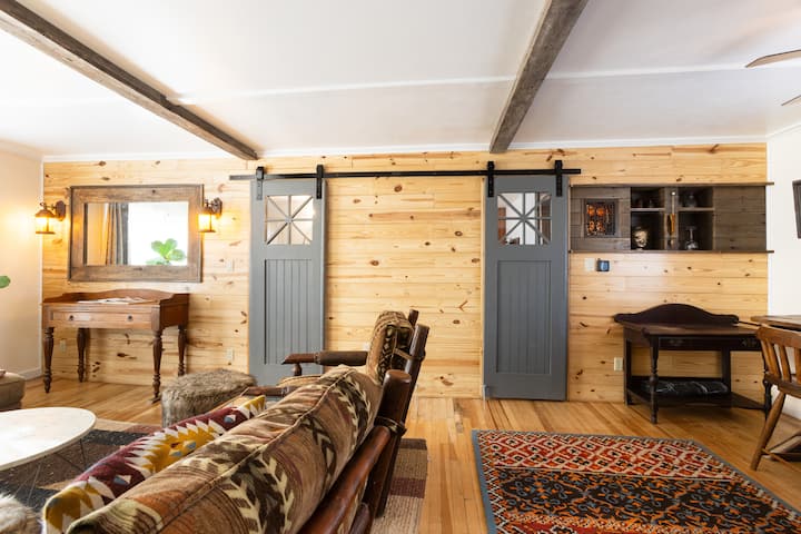 Boutique Cabin-style Suite Near The Warner Theater - Litchfield