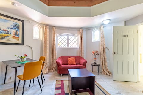 Prince Hideaway 1-Bedroom