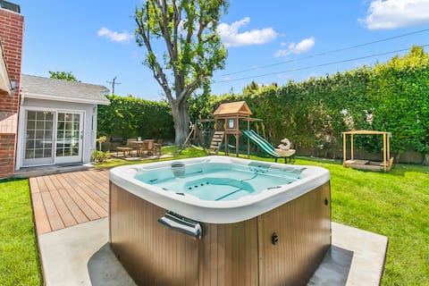 Hot tub, Game room, Playground, Disneyland, AN6