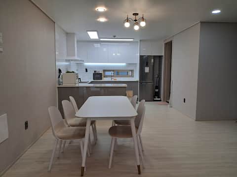 J Guest House # Up to 11 people # 50 pyeong # Barbecue facility