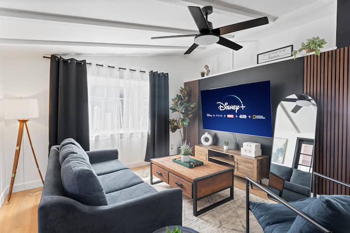 5 Min Disney! Hot Tub + Pool + Theater + Game Room - Anaheim