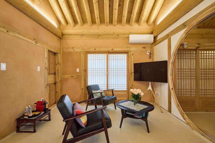 Მისაღები ოთახი Changdeokgung Nakseonjae Homage Wolmun Gate-ის პირისპირ