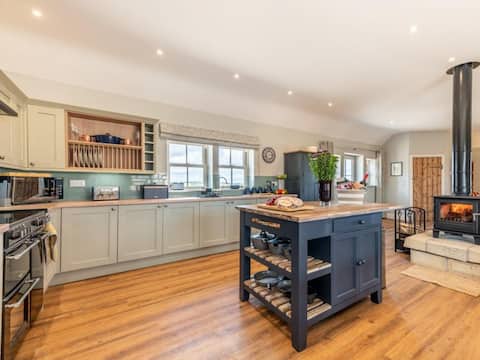 Sea views. Luxury & space, all en-suites bedrooms.