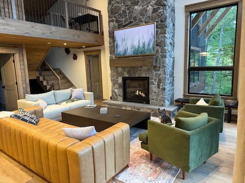 Top performing Airbnb: Fall into Luxury, Free Heated Pool until oct 1st in Bethel / Sunday River