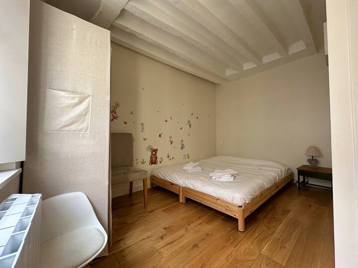 Chumba cha 2 cha kulala: Chumba kizuri angavu chenye hifadhi, kitanda kizuri 

Mashuka yametolewa