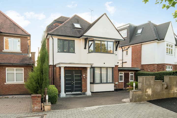 6br House | Heated Pool & Parking | North London. - London