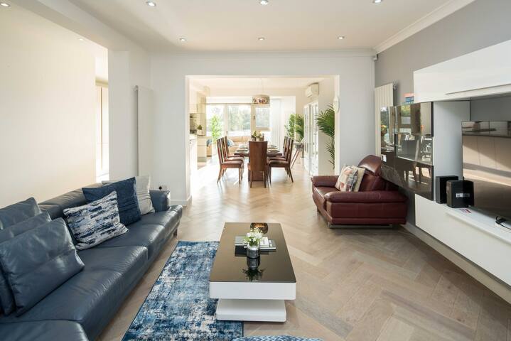6B House | Parking | Heated Pool | Central London gallery image 5