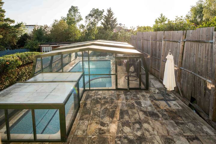 6B House | Parking | Heated Pool | Central London gallery image 4