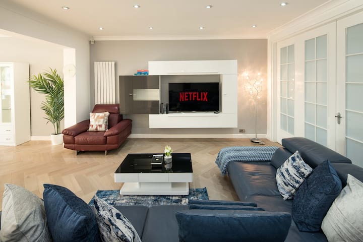 Unico Property Management Ltd managed Airbnb listing 1