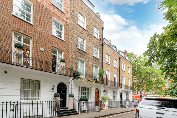 Knightsbridge Charming Duplex Two Bedroom Flat gallery image 2