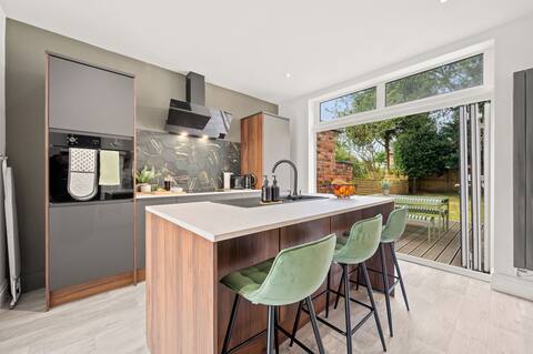 Stunning 3 Bed Home | Long Stays Welcome