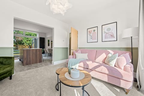 Popular Airbnb listing: Stunning 3 Bed Home | Long Stays Welcome in Cheshire