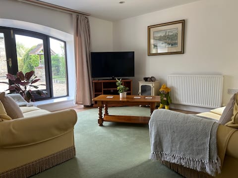 Successful Airbnb property: Peaceful & cosy retreat by Newtown Nature Reserve in Calbourne, Newtown And Porchfield