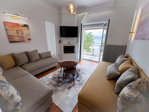Casa Bianca Kastoria Luxury Lakefront 2 BR 2BA apt
