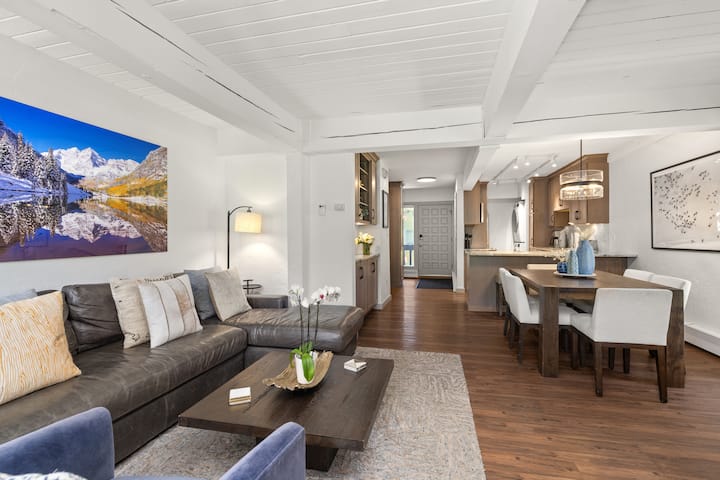Ski Nest Chalet • Renovated Slope-side 2br - Snowmass Village, CO