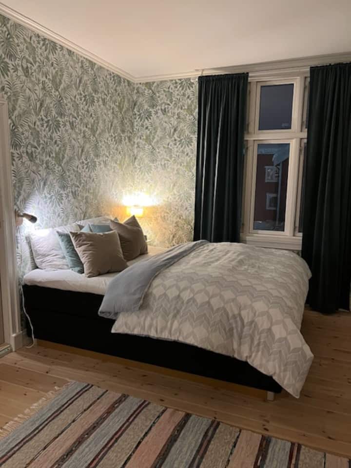 כל חדרי השינה ממוקמים בקומה השנייה.