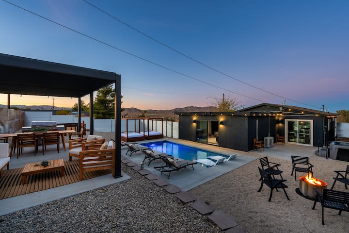 Reel House: Entire Home Pool Spa Movie Room - Joshua Tree, CA
