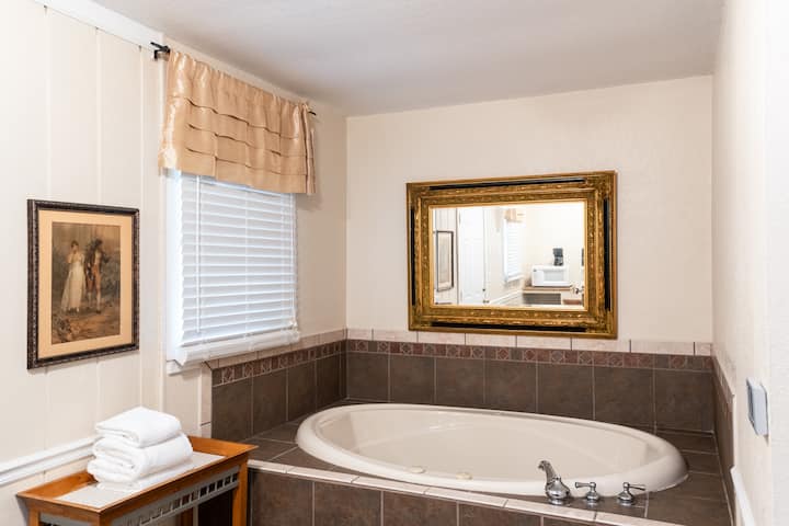 Baby's Bungalow: Dirty Dancing Charm & Amenities - Bungalows for