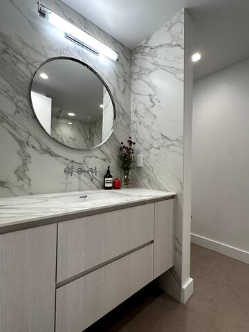 Modern Castro Victorian Stay gallery image 4