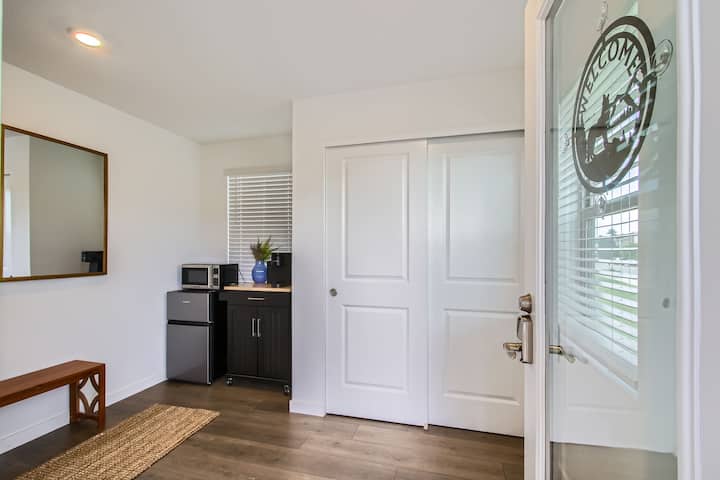 Spacious, New, Modern 2/2  Quiet Unit - Golden, CO