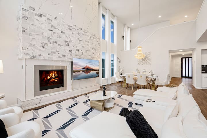*1. #Mp4: Sophisticated Villa - Kent, WA