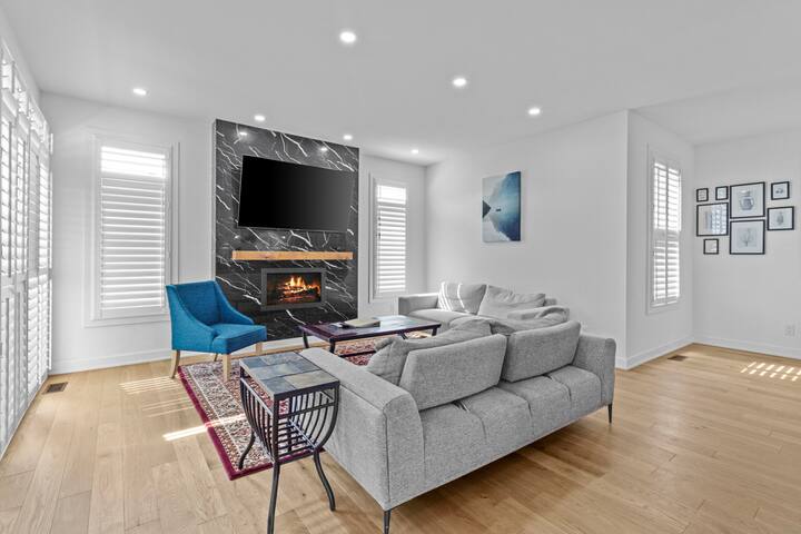 Upscale 4 Bedroom Family House | Parking | W&D gallery image 3