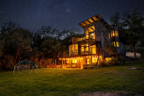 Riverfront 5BR Chalet HotTub & Game Room Sleeps 10