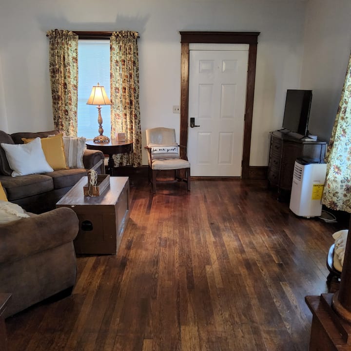Historical Duplex Near Downtown. - Marion, OH