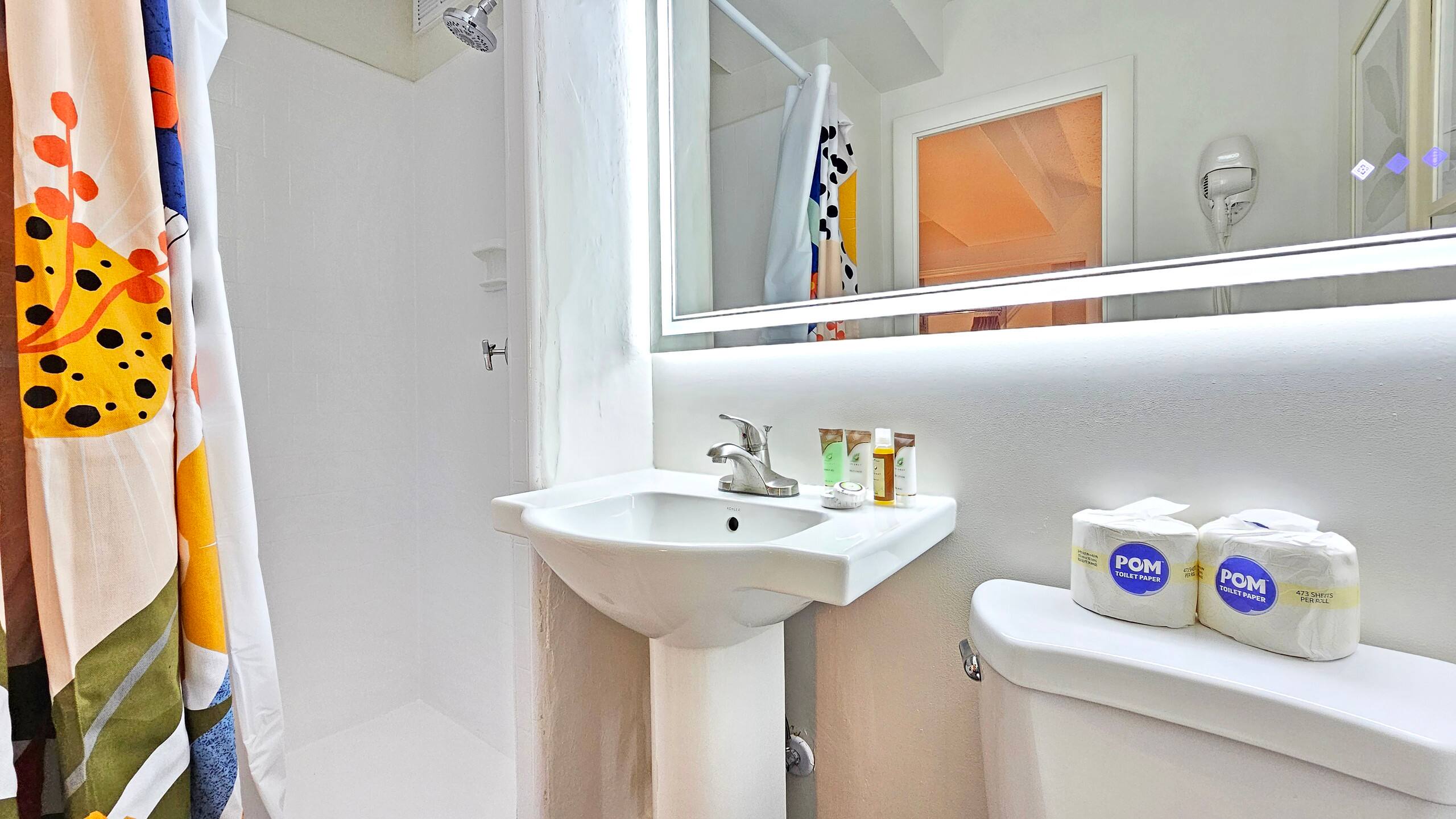 2412 PE St 204 Modern Design, Kitchen & Lanai - Image 13