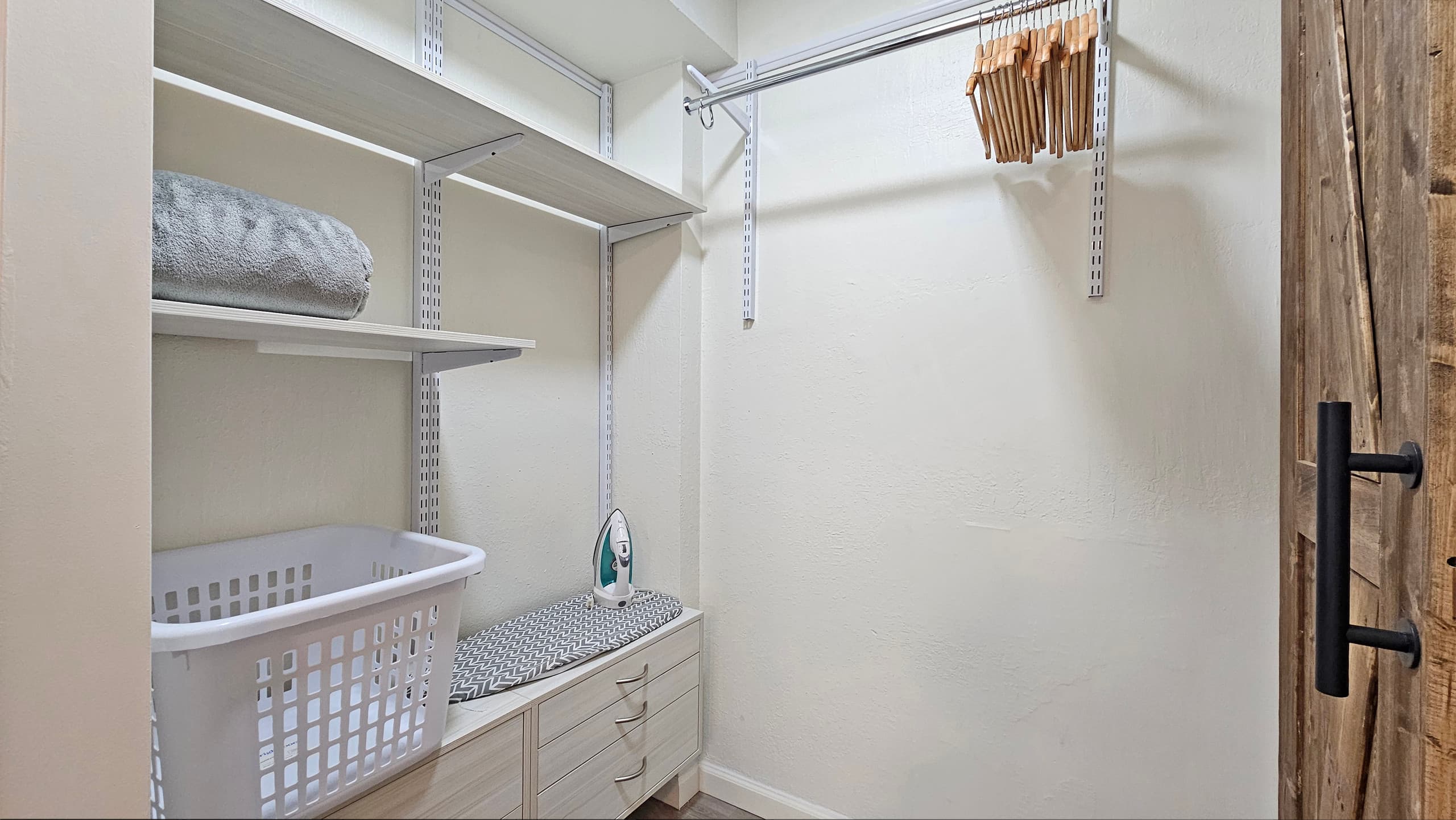 2412 PE St 205 Queen Bed, Futon, Kitchen, Lanai - Photo 22