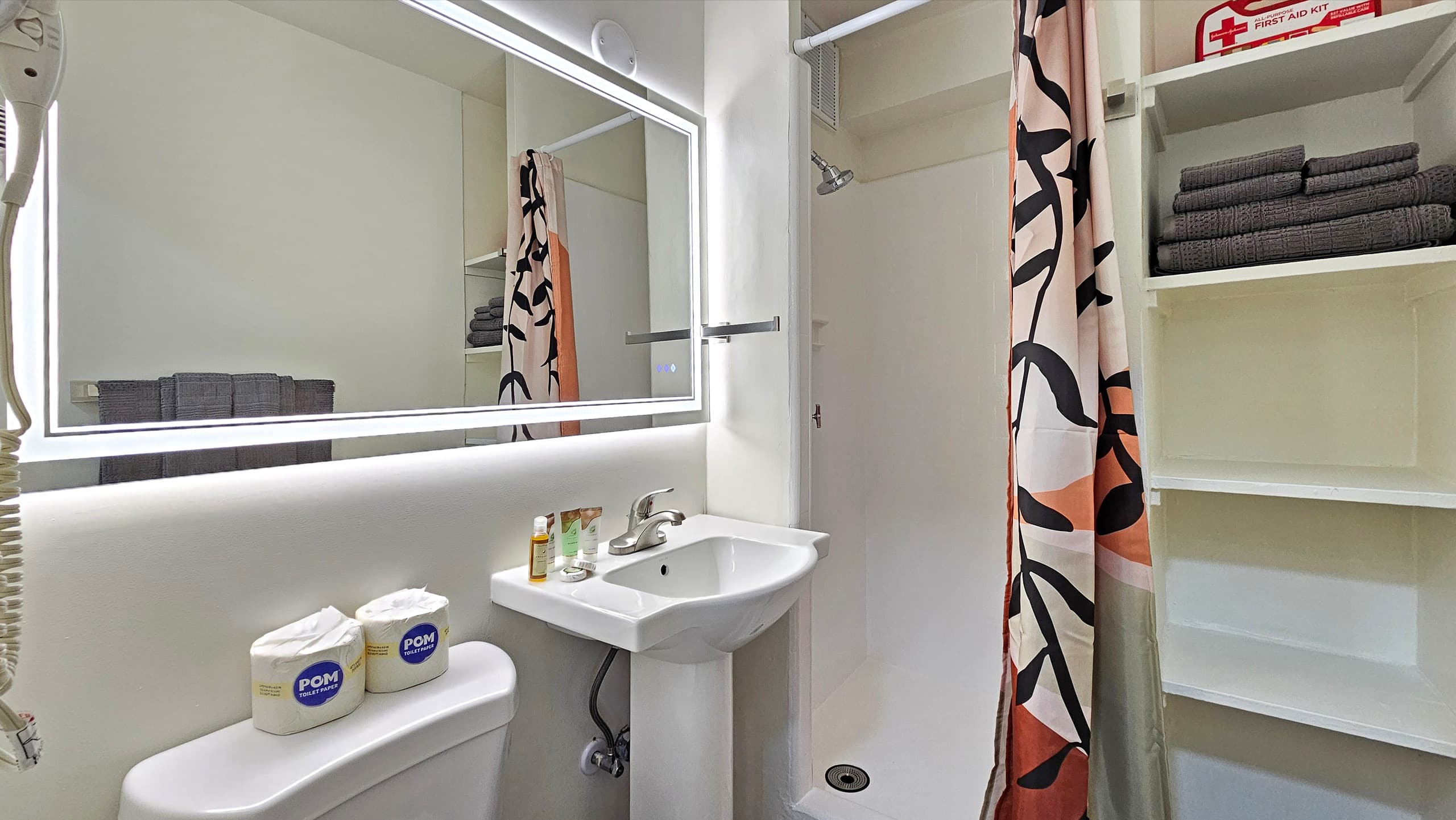 2412 PE St 205 Queen Bed, Futon, Kitchen, Lanai - Photo 13