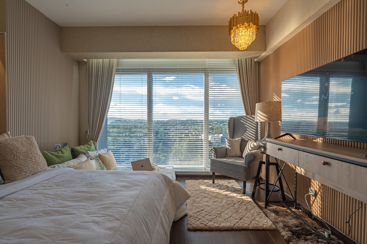 Shijo pamje të mrekullueshme të qytetit Davao nga dhoma jonë e gjumit