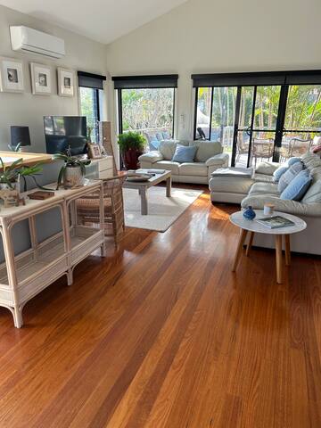 Entire home, pool and beach. 6 bedrooms 11 beds. gallery image 2