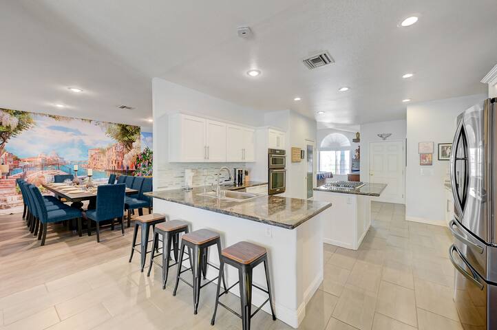 Vegas*5 BD Estate*Luxury*Pool*Spa &Game Room gallery image 4