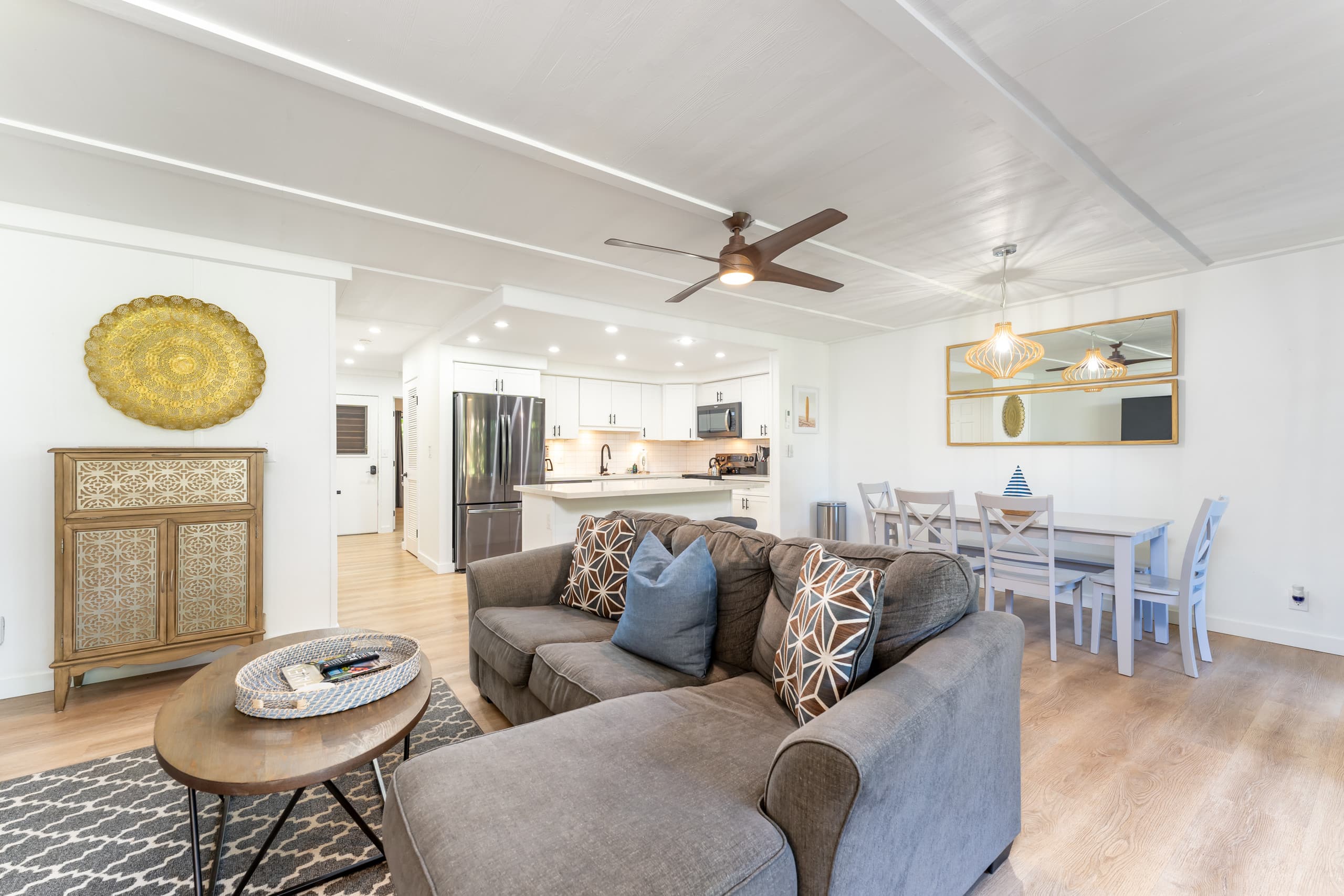 Summer Maui Modern Cute Chic Beach Retreat-sleep 6 - Image 2