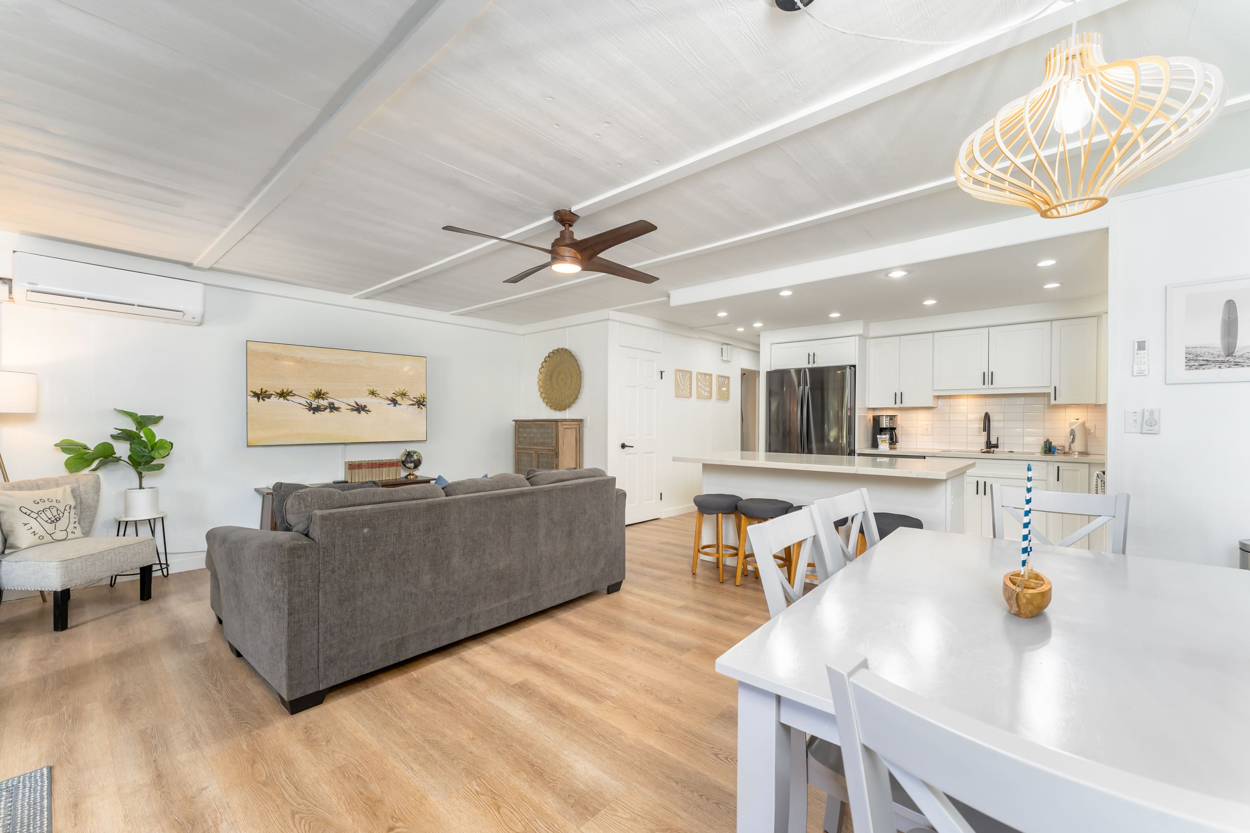 Summer Maui Modern Cute Chic Beach Retreat-sleep 6 - Image 4