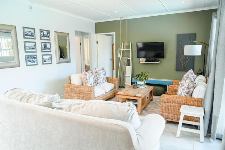 17 Reghoek Straat-victory House - George