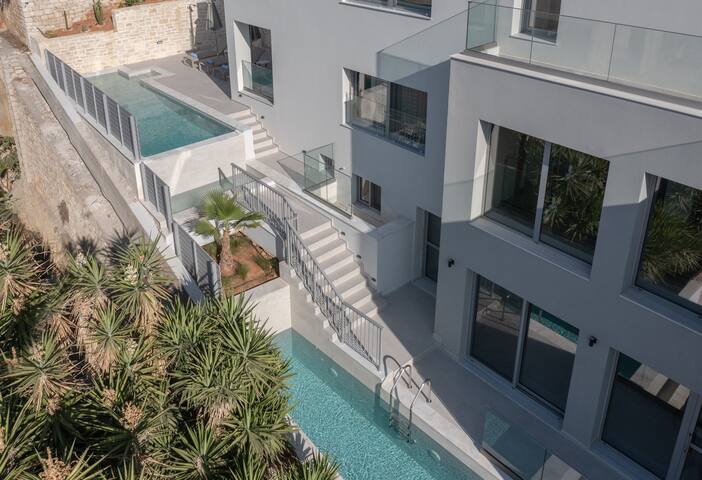 ArtCotel luxury villa,near beach and all amenities gallery image 5