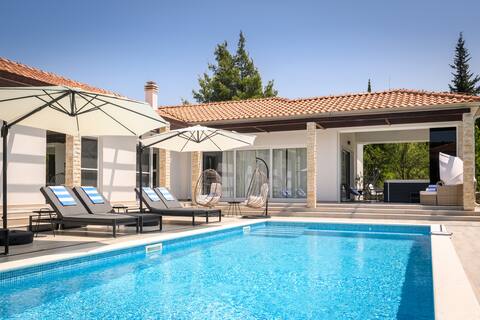 Top performing Airbnb: Villa Stella-heated pool, sauna and jacuzzi in Dubrava Kod šibenika