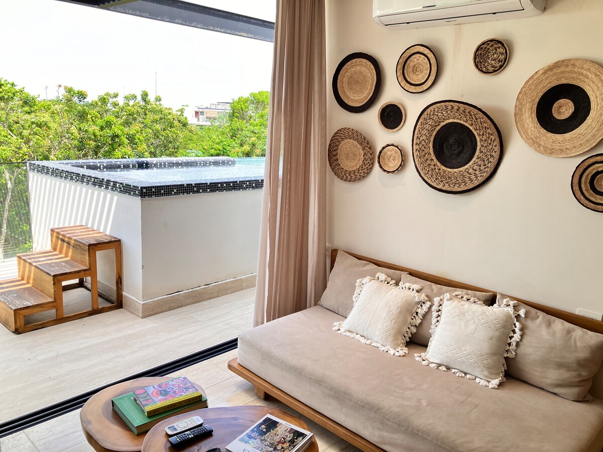 להירגע וליהנות מהאווירה הנהדרת על הספה הנוחה ביותר 