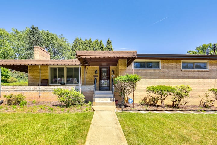 Charming Colonial Retreat | Cozy & Spacious Stay - Monroeville, PA