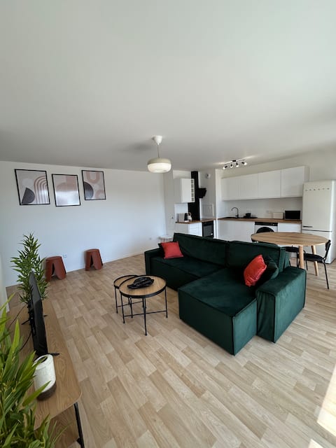 Modern and New Cozy 4 Bedroom Apartment