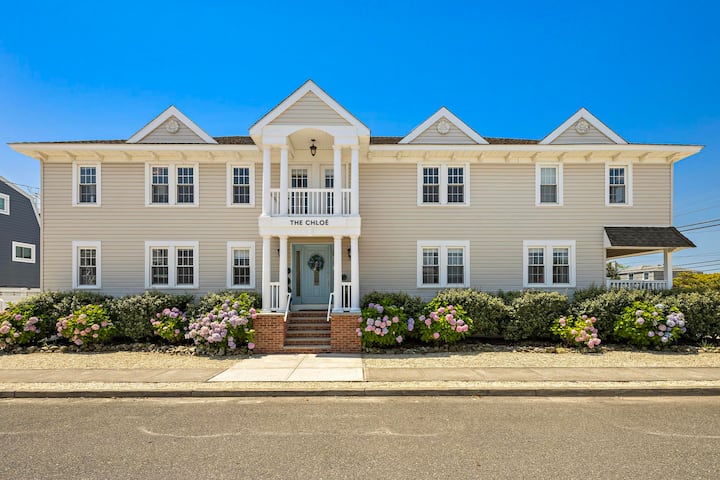 THE CHLOÉ beach haven, Oceanside, 11 BR/10 BA