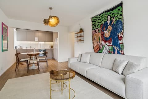 Entire Floor: Comfy 4BR Getaway in Zurich Oerlikon