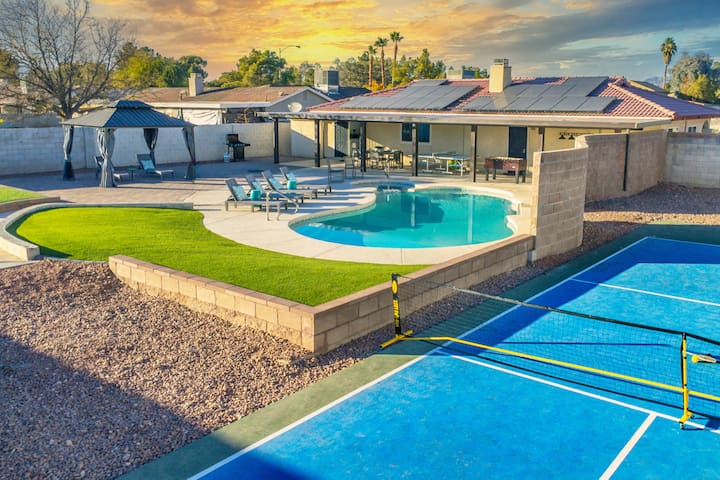 6 BR Luxury Private Pool, Pickle Ball, Golf & More