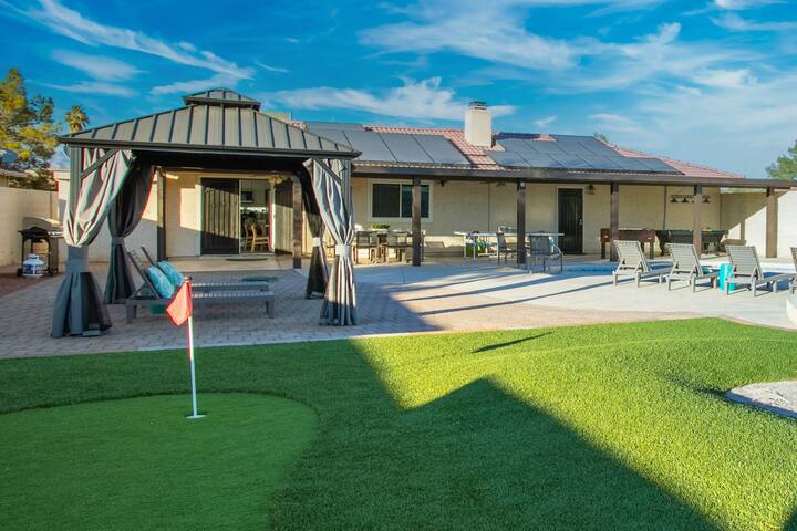 6 BR Luxury Private Pool, Pickle Ball, Golf & More gallery image 3