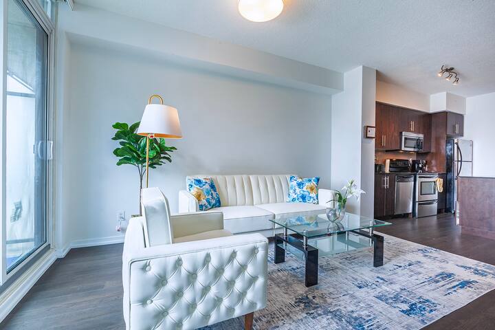 StunningBrightCondoW/Parking:JaysCNTowerScotiArina