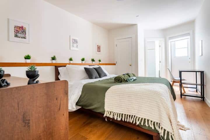 Mission Remodeled Flat W/ King Bed - San Francisco, CA