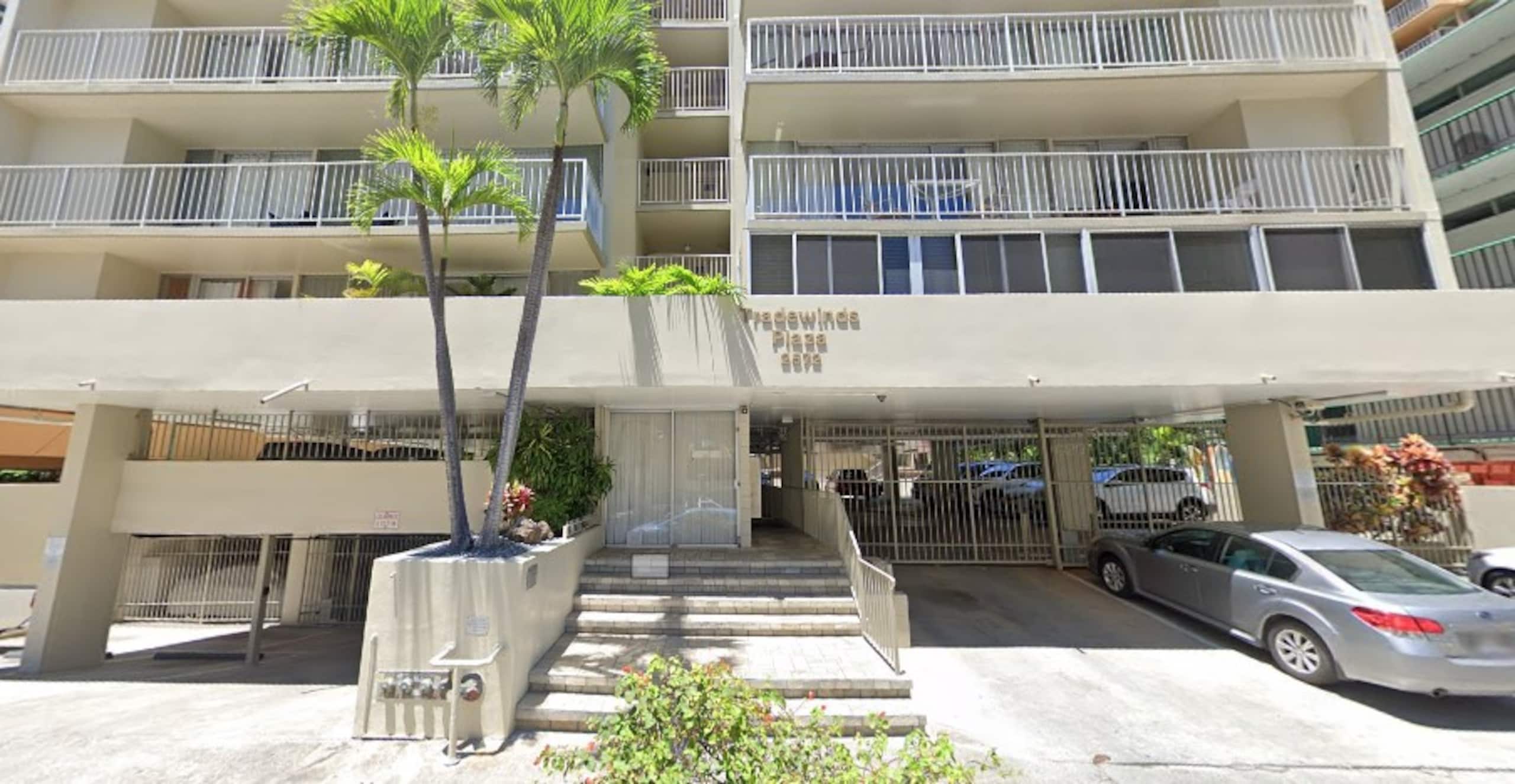 TWP 305 - Waikiki Beach Retreat - Image 25