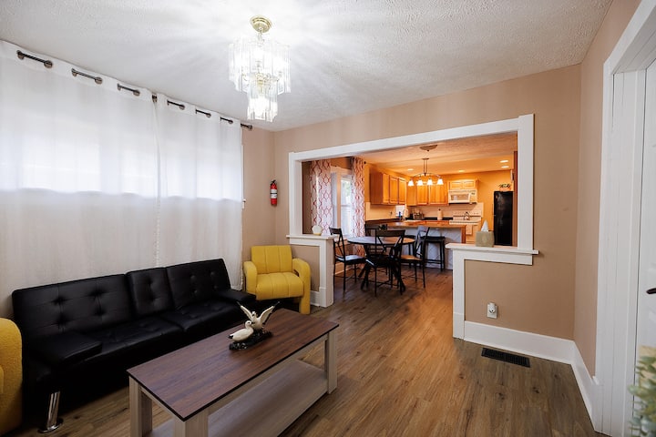 Nice & Comfy House In The City - Council Bluffs, IA